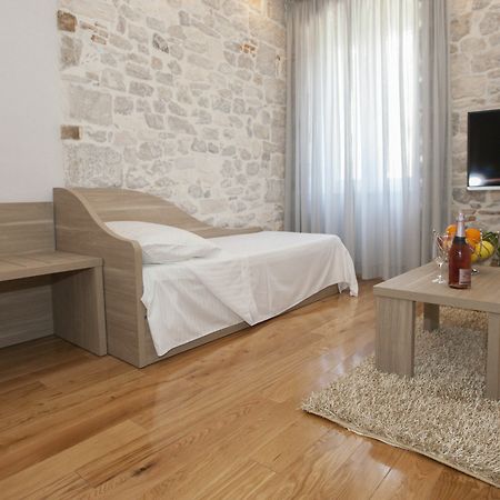 Tifani Luxury Rooms 2 สปลิท ภายนอก รูปภาพ