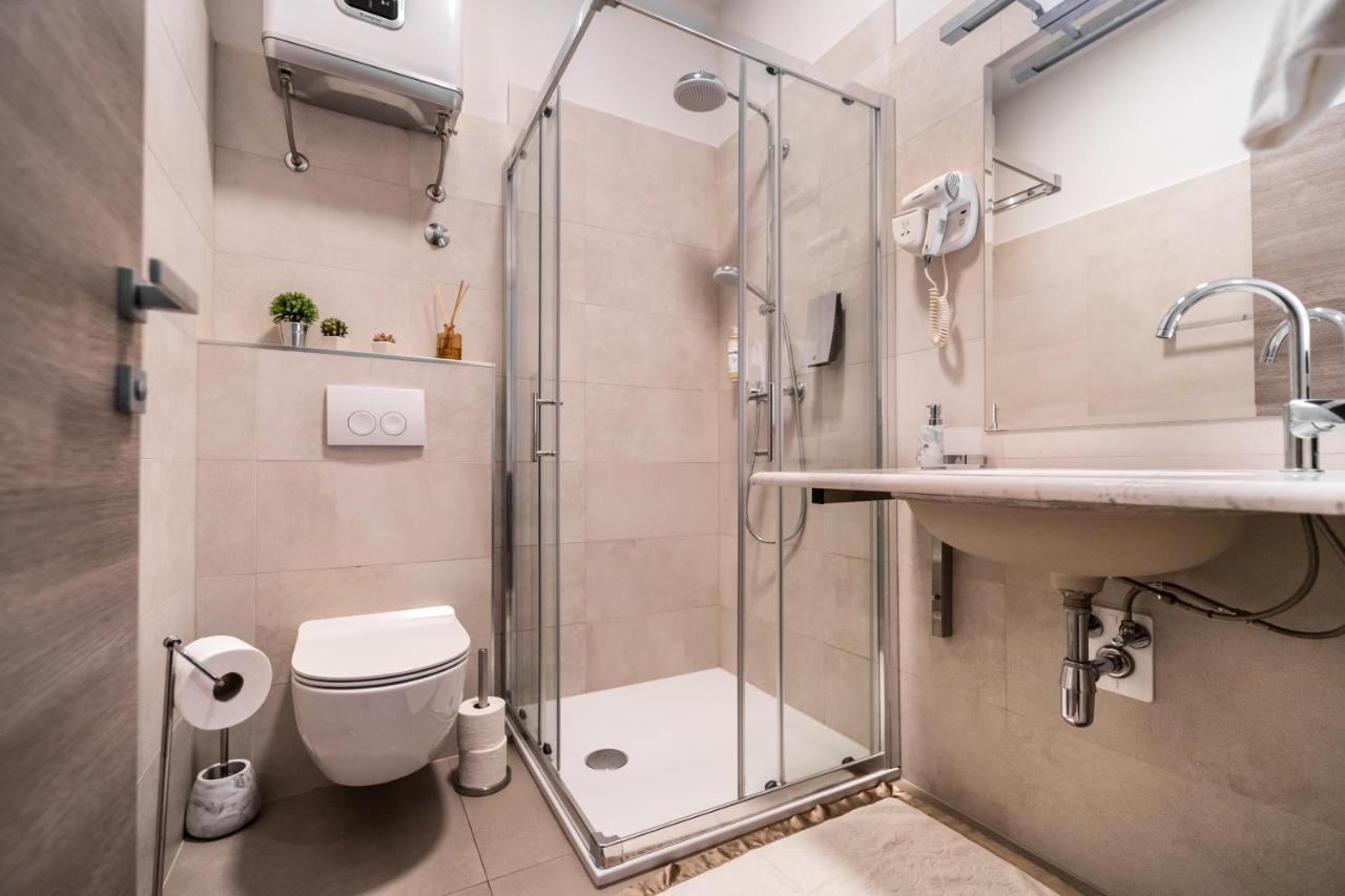 Tifani Luxury Rooms 2 สปลิท ภายนอก รูปภาพ
