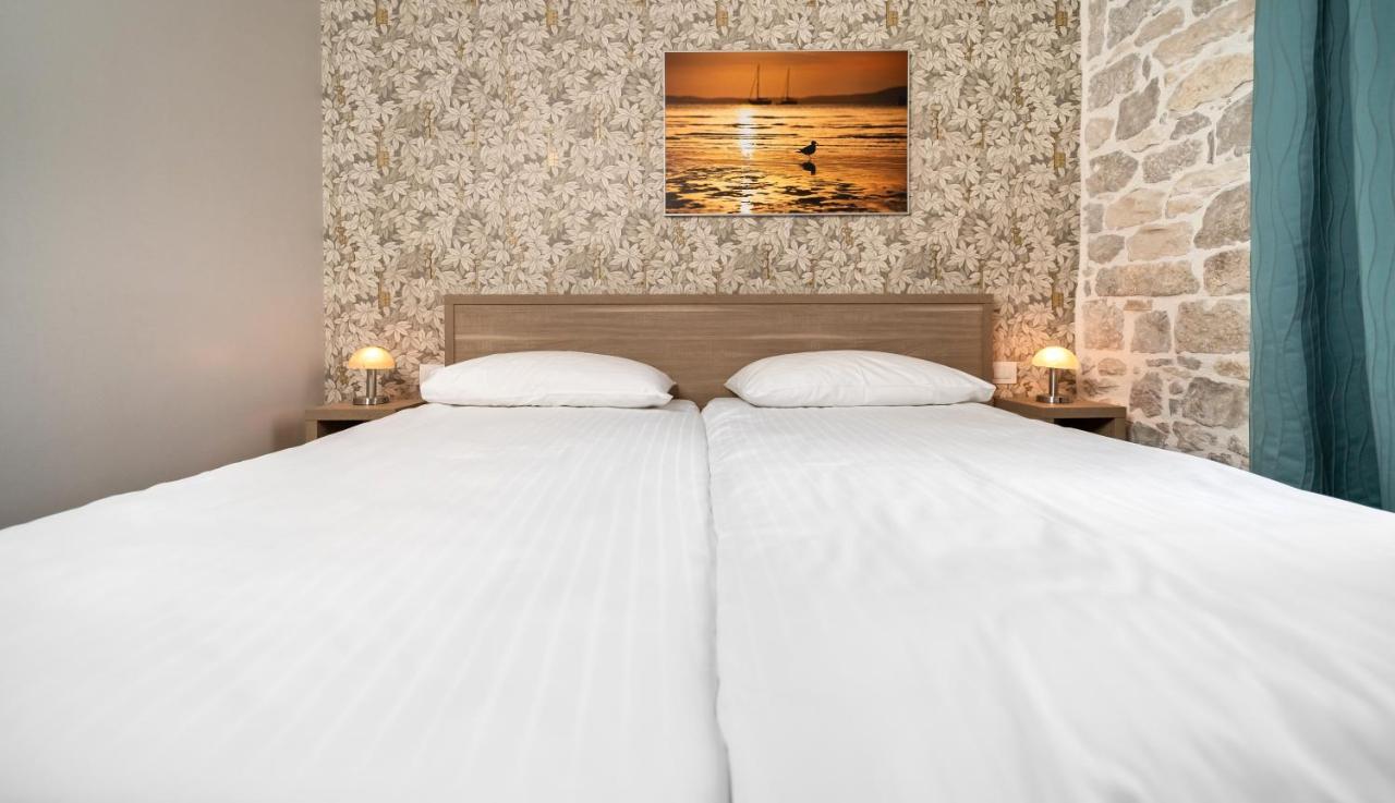 Tifani Luxury Rooms 2 สปลิท ภายนอก รูปภาพ