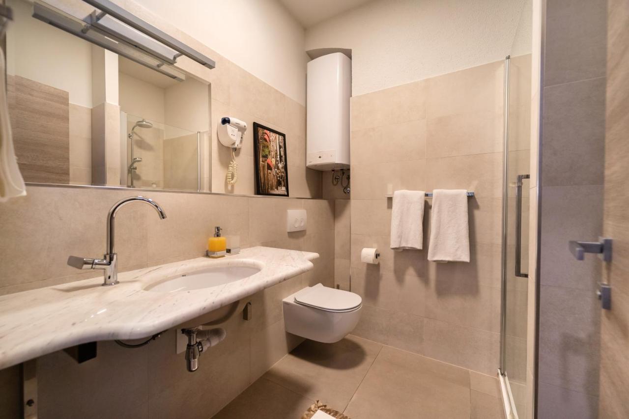 Tifani Luxury Rooms 2 สปลิท ภายนอก รูปภาพ