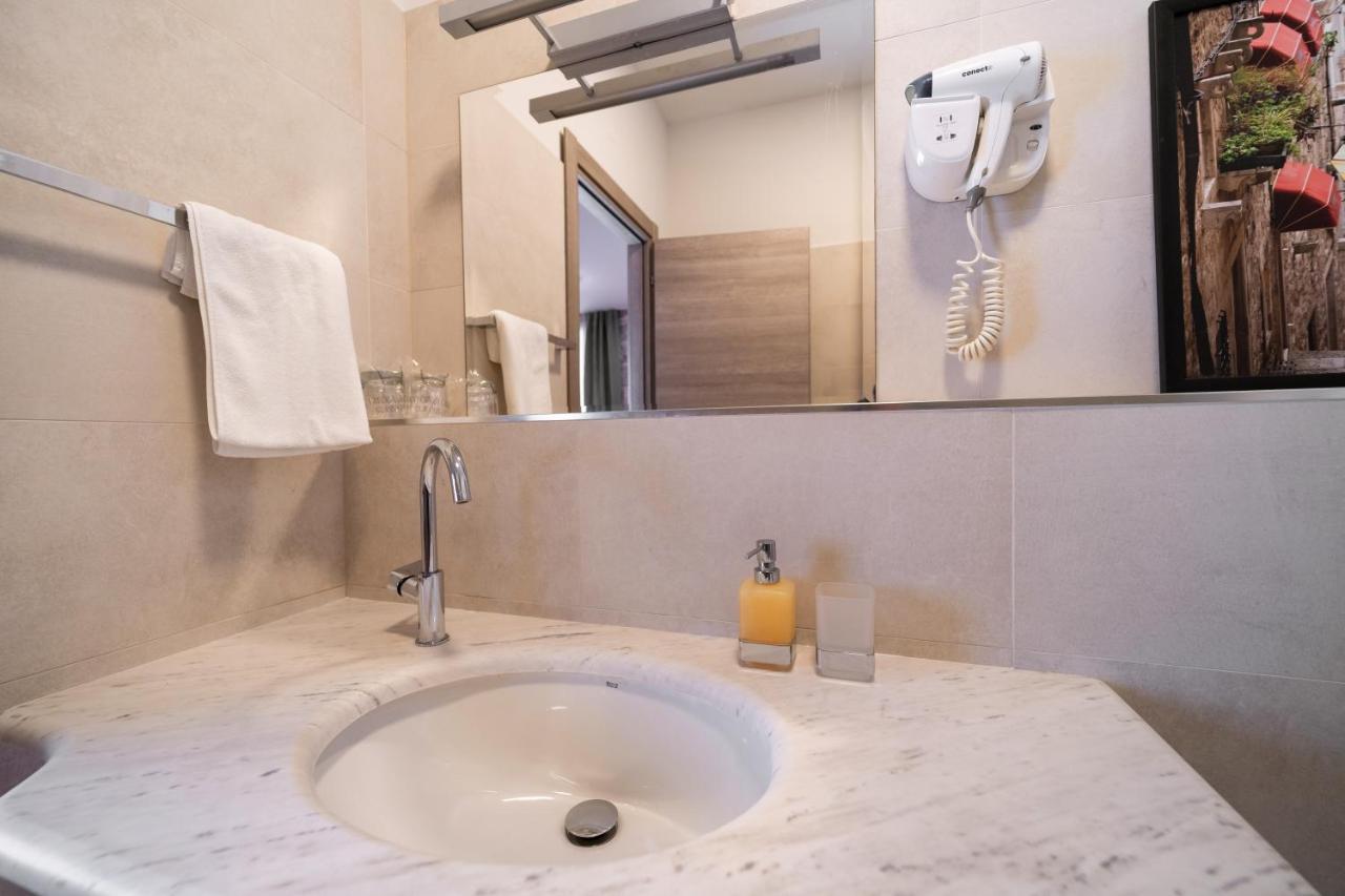Tifani Luxury Rooms 2 สปลิท ภายนอก รูปภาพ
